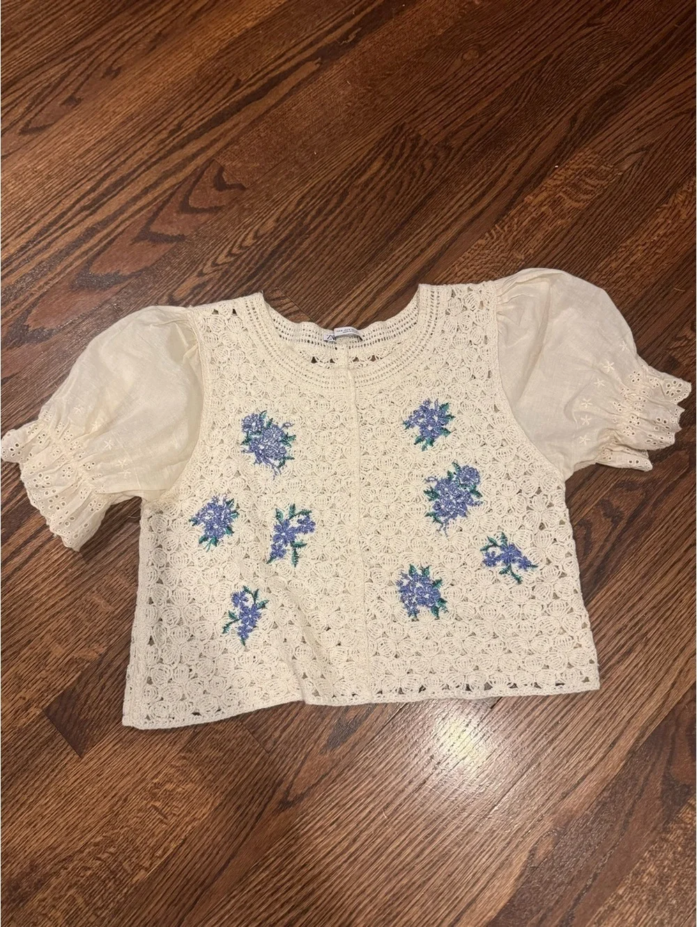 Zara Embroidered Floral Crotched Top with Puff Sleeves Size Medium